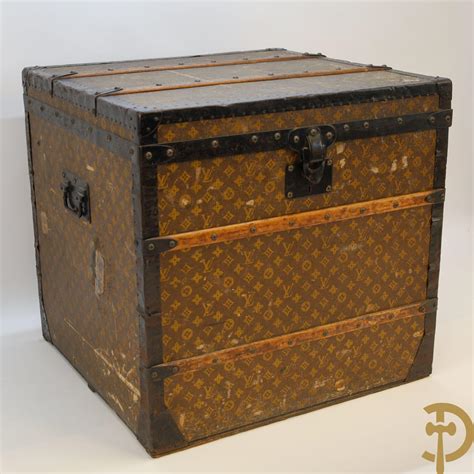 antieke louis vuitton hutkoffer|At Auction: Antieke Louis Vuitton koffer met .